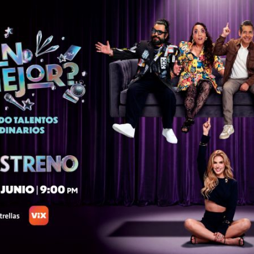 Fotografía promocional de un elenco posando en un set televisivo con estética escénica y cortinas de fondo.