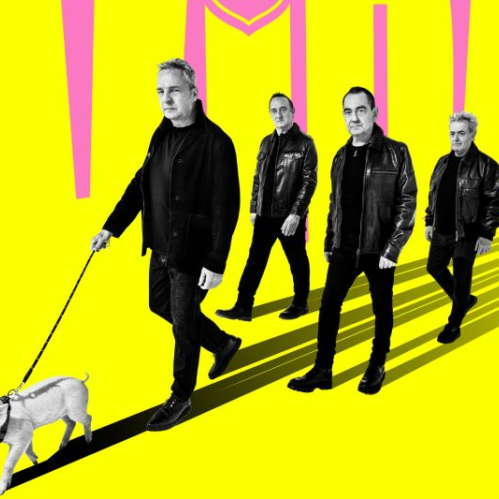 Póster promocional vertical con fondo rosa fucsia y letras gigantes en color amarillo fosforescente que forman el título "LOS MEJORES AÑOS DE NUESTRA VIDA". En la parte superior se lee "UNA PELÍCULA DE HOMBRES G" junto al logotipo de Movistar+. Al centro, en un fondo estilizado con perspectiva amarilla, caminan en fila los cuatro integrantes de la banda vestidos con chaquetas oscuras; el primero de ellos lleva a un pequeño cerdito sujeto con una correa. En el tercio inferior destaca el eslogan "NUNCA SIEMPRE HEMOS SIDO UNA COSA NORMAL" con la palabra "SIEMPRE" tachada en tono rosa, seguido de las fechas "DEL 3 AL 5 DE SEPTIEMBRE SOLO EN CINES" y los créditos de dirección de Charlie Arnaiz y Alberto Ortega junto a los logotipos de Cinépolis +QUE CINE y productoras.