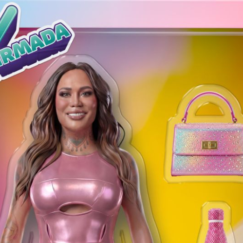 Imagen promocional con una figura estilo coleccionable que representa a Karina Torres junto a accesorios sobre fondo de colores pastel.
