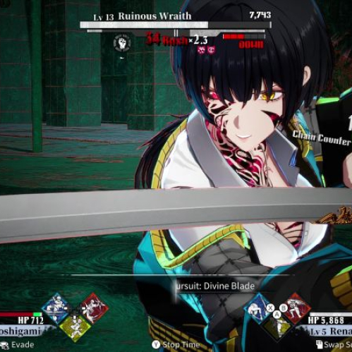 Captura de pantalla de la jugabilidad de Qliphah in Providence's Shadow mostrando a la investigadora Rena Hizuki en primer plano sosteniendo una espada katana durante un combate táctico contra una Anomalía, con la interfaz de habilidades e indicadores de daño en pantalla.