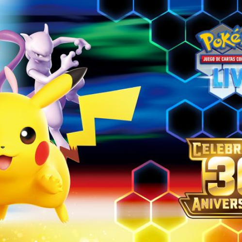 Arte promocional oficial del lanzamiento de JCC Pokémon Live para la expansión Celebración 30.º Aniversario. En el lado izquierdo se observa un Pikachu en primer plano saltando hacia adelante, acompañado por Mew y Mewtwo sobre un fondo degradado multicolor. A la derecha, sobre un fondo hexagonal oscuro iluminado en neón, destaca el logotipo de Pokémon Juego de Cartas Coleccionables LIVE junto al emblema dorado conmemorativo Celebración 30.º Aniversario.