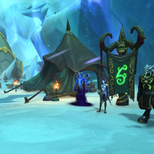 Escena de fantasía ambientada en una zona nevada con personajes armados y estructuras decoradas con símbolos verdes brillantes.