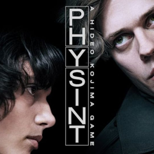Póster promocional del juego PHYSINT mostrando en primer plano el rostro de Bill Skarsgård a la derecha y el perfil de Charlee Fraser a la izquierda sobre un fondo negro, dividido por el texto vertical "PHYSINT A HIDEO KOJIMA GAME".