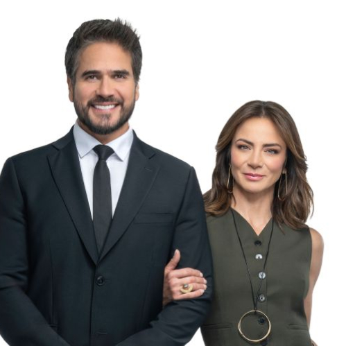 Fotografía promocional de Silvia Navarro y Daniel Arenas posando juntos para la campaña oficial de la telenovela “Guardián de mi vida”.