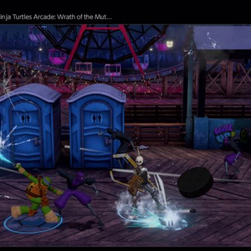 Captura de pantalla de jugabilidad (gameplay) en alta resolución de "Teenage Mutant Ninja Turtles Arcade: Wrath of the Mutants - Ninja Edition". En un muelle de madera frente a una rueda de la fortuna iluminada por la noche, Leonardo y Casey Jones enfrentan a soldados del Clan del Pie. Casey Jones, vistiendo su máscara de hockey, realiza un ataque especial con un disco de hockey gigante y efectos de hielo mientras el cristal de la pantalla se observa agrietado.