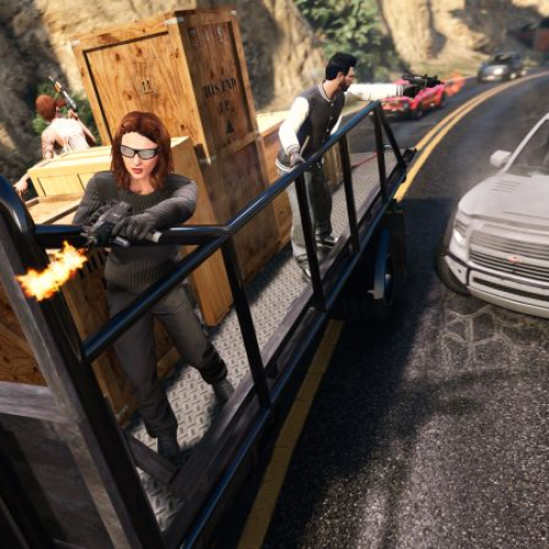 Escena de acción con personajes armados sobre un vehículo en movimiento durante un enfrentamiento en carretera.