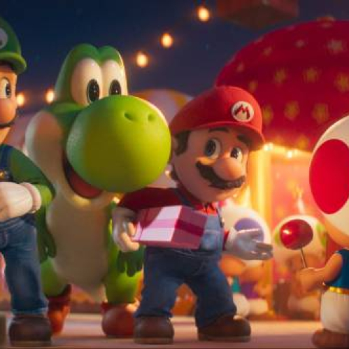 Mario, Luigi, Yoshi y Toad celebran en un entorno festivo lleno de luces, globos y colores vibrantes.