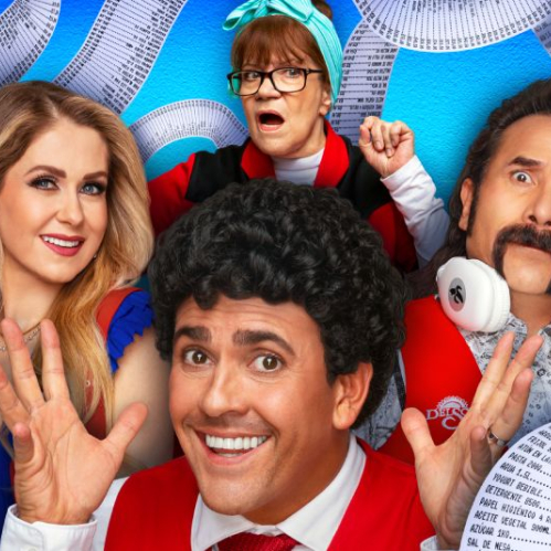 Cuatro integrantes del elenco de la serie ¿Tú crees? posan sobre un fondo azul brillante cubierto con largas tiras de tickets impresos de caja registradora. En el centro al frente, Ricardo Margaleff caracterizado como Plutarco sonríe a la cámara con las manos abiertas; a su izquierda, Ingrid Martz sonríe vistiendo el uniforme azul y rojo del almacén; arriba al centro, Marialicia Delgado luce anteojos, una pañoleta azul en la cabeza y expresión de sorpresa; a la derecha, Luis Manuel Ávila caracterizado con mostacho y audífonos blancos sobre el cuello mira con gesto de asombro.