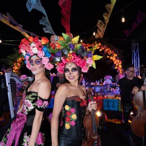 Mujeres caracterizadas por Día de Muertos