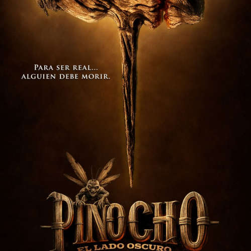 Póster oficial de la película "Pinocho: El lado oscuro", mostrando una nariz de madera afilada sobre el título en letras de madera tallada y la polilla oscura arriba.