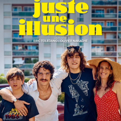 Póster oficial promocional de Juste une illusion sobre fondo urbano de edificios residenciales, mostrando a Simon Boublil al frente haciendo un gesto con la mano, acompañado por el elenco principal con Louis Garrel y Camille Cottin.