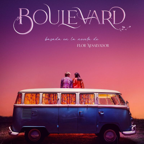 Póster de la película Boulevard, con dos personajes sobre una van azul bajo un cielo en tonos rosados.