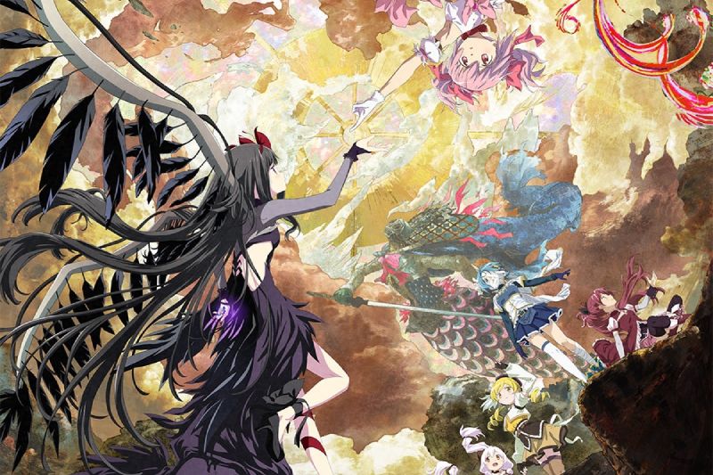 Póster oficial ilustrado en composición vertical sobre un fondo surrealista de nubes y fragmentos de rocas. En la esquina superior izquierda se aprecia la leyenda en blanco: "El mundo no la perdonará". A la izquierda destaca Homura Akemi en una versión oscura con vestido negro deshilachado y alas de plumas negras. En la parte superior derecha, Madoka Kaname flota con vestido rosa portando un arco de luz. Abajo a la derecha aparecen Sayaka Miki, Kyoko Sakura, Mami Tomoe y Nagisa Momoe sobre una plataforma rocosa. En la parte inferior se lee el título "THE MOVIE PUELLA MAGI MADOKA MAGICA Walpurgisnacht: Rising" y la fecha "EN CINES 01 DE OCTUBRE 2026" con los logotipos de Konnichiwa! y Aniplex.