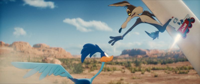 Persecución entre el Coyote y el Correcaminos El Coyote usando unos patines de cohete ACME intentando atrapar al Correcaminos en medio del desierto.