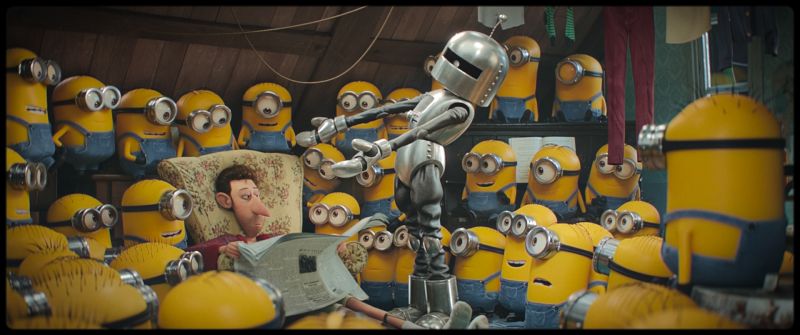 Robot plateado examinando a una mujer mientras los Minions observan atentos.