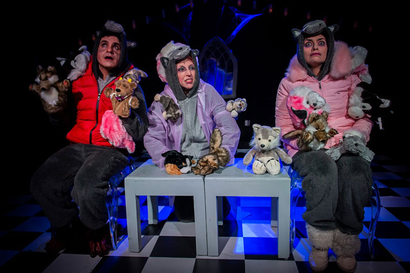 Presentan espectáculo diverso de teatro cabaret para todas las familias