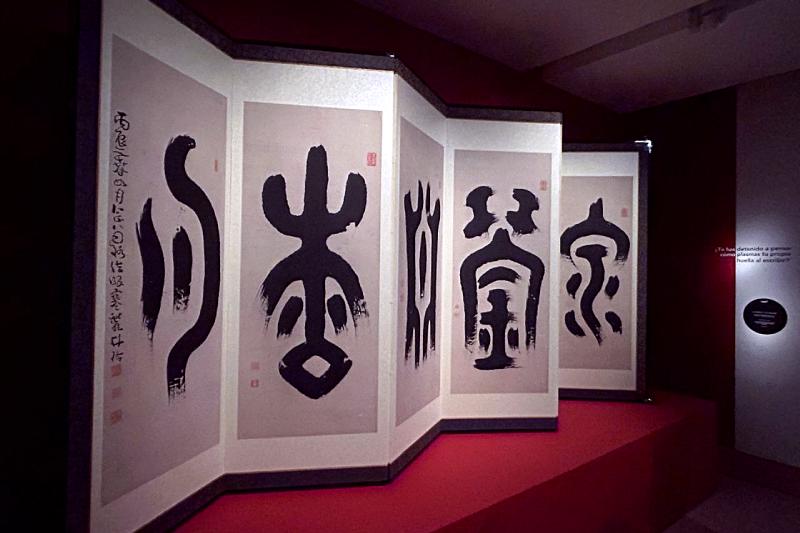 Inauguran la exposición “Trazos de Aliento: Caligrafía japonesa”