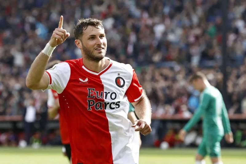 Buscan fichar a Santiago Giménez 