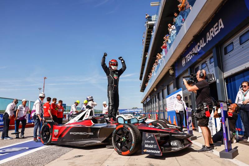 Wehrlein gana en Misano tras el fallo de Rowland en la última vuelta