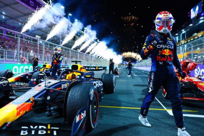 Verstappen y “Checo” Pérez repiten el 1-2 en Arabia Saudita