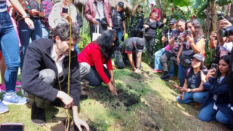 Benny Ibarra y Xochimilco siembran futuro con ahuejotes