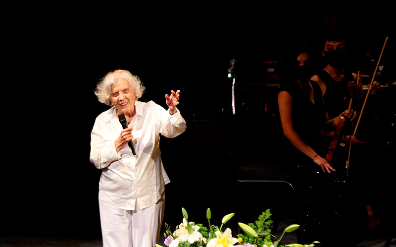 Rinden homenaje a Elena Poniatowska a sus 90 años