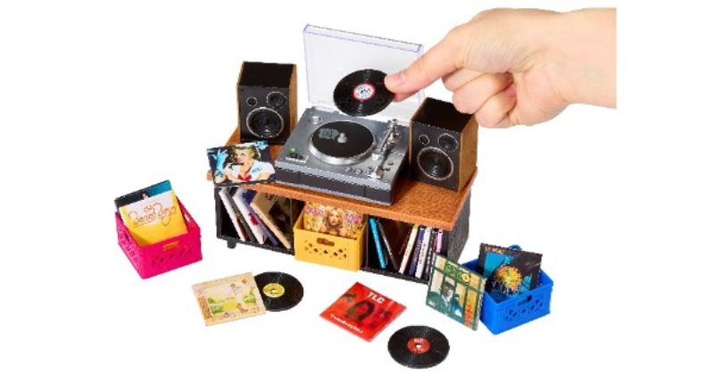 Colecciones en miniatura: MGA's Miniverse Real Music reproduce vinilos reales de Britney Spears y Elton John