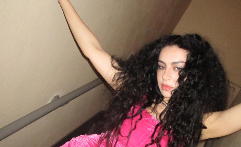 “Barbie The Album” aumenta la velocidad con “Speed Drive” de Charli XCX 