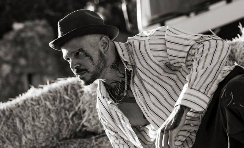 Residente y Wos cantan en vivo su ‘gran problema’