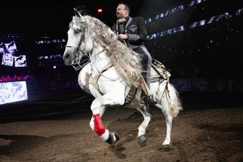 Pepe Aguilar presenta las tradiciones mexicanas al mundo 