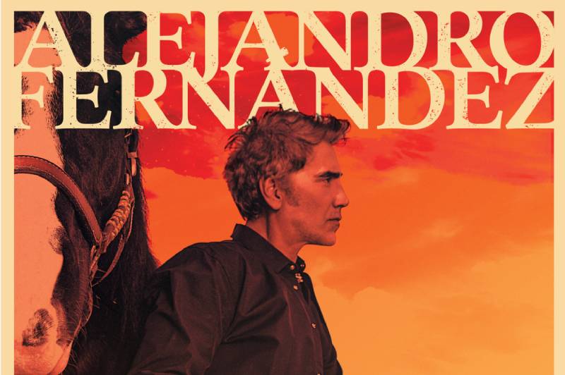 Alejandro Fernández honra su legado con “Te Llevo En La Sangre” 