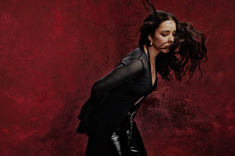 Karina Sofía estrena su álbum debut 'La Reina del Cañón'