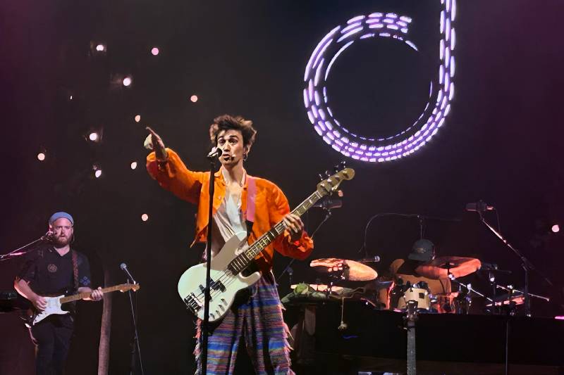 Jacob Collier pone a cantar al Pepsi Center