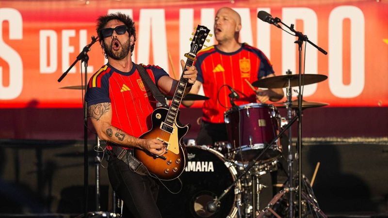Viva Suecia lidera el festejo musical en Cibeles tras la victoria de la Selección Española