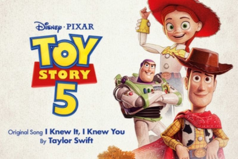Taylor Swift – Canción para Toy Story 5 Composición gráfica con personajes animados en un entorno natural acompañados de texto alusivo a una canción original para una película.