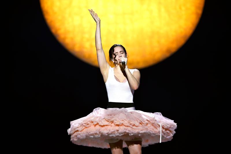 Rosalía inicia el Lux Tour con un debut impactante en Lyon