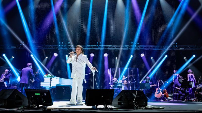 Roberto Carlos enamora a la Arena CDMX con su música romántica