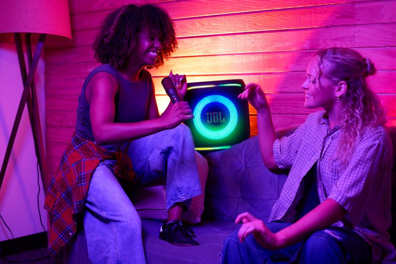 JBL añade funciones de Inteligencia Artificial a su línea PartyBox para el verano futbolero