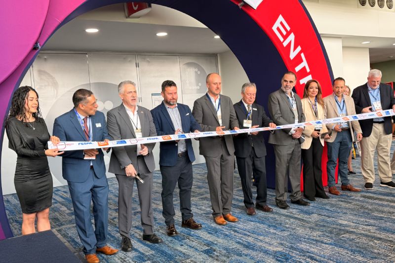 Inauguración Oficial de FESPA México 2026 Directivos y representantes de FESPA México y Expo Producción 2026 realizando el corte de listón inaugural en el Centro Citibanamex.