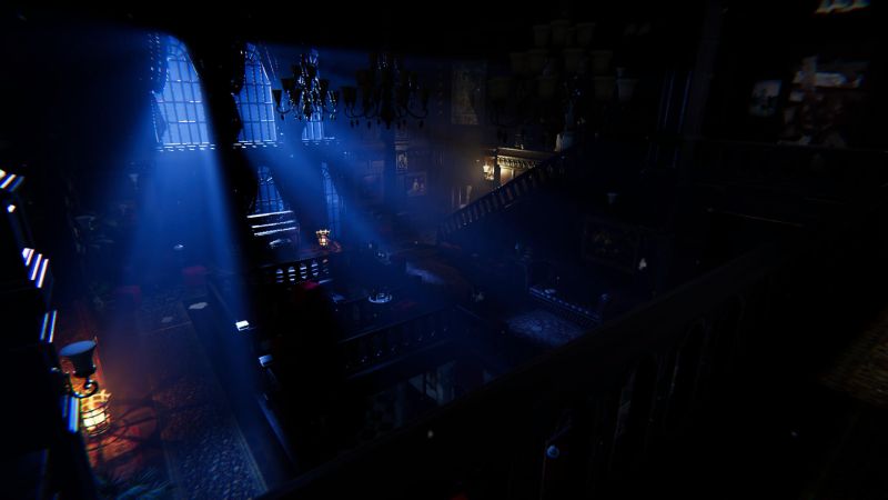 Dark Atlas — Mansión decadente Gran salón con escaleras, ventanales y mobiliario antiguo.