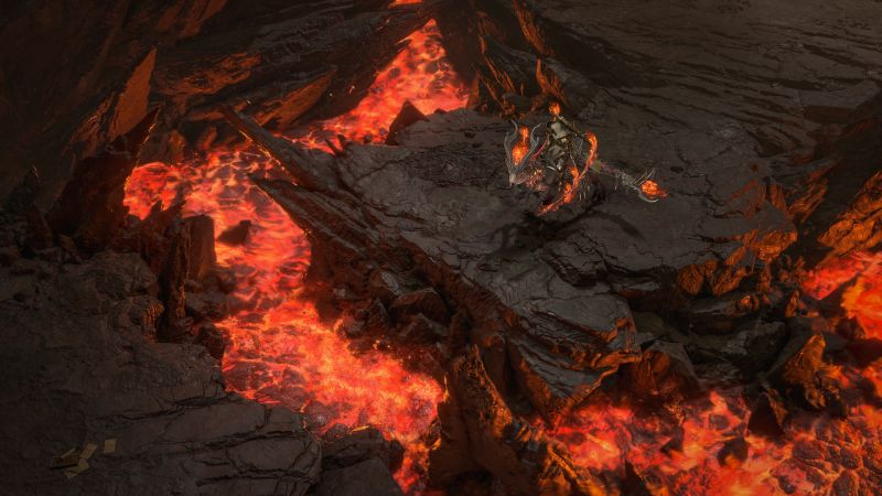 Guerrero en Skovos – Diablo IV Figura humanoide en un paisaje volcánico iluminado por lava ardiente.