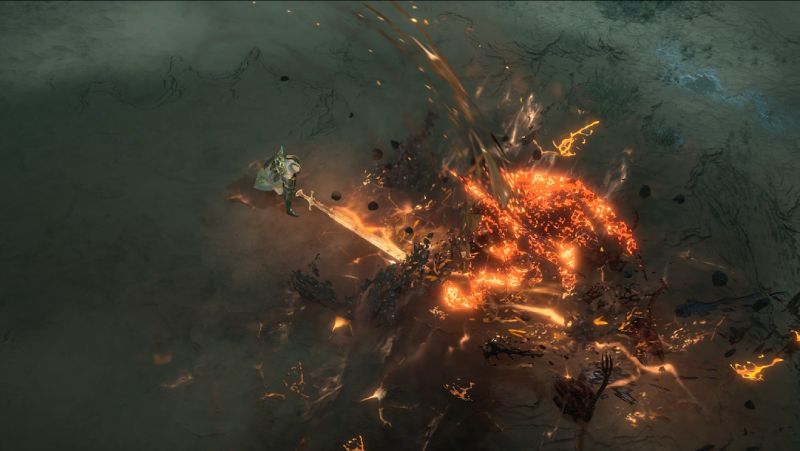 Combate ígneo – Diablo IV Guerrero atacando a una criatura ígnea que estalla en fuego.