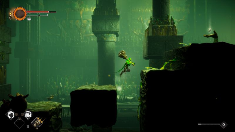 Salto entre plataformas Personaje saltando entre plataformas en un templo iluminado en verde.