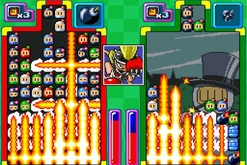 Partida de puzles en Panic Bomber W Captura de pantalla en formato pixel art de 16 bits del juego de puzles competitivo Panic Bomber W. La pantalla está dividida en dos áreas de juego: a la izquierda, una matriz de bloques de colores (rojos, azules, verdes y blancos) con rostros de Bomberman estallando en ráfagas de fuego verticales y horizontales; en el centro, el retrato de un personaje estilo anime en un recuadro. A la derecha, un segundo tablero de juego muestra explosiones similares frente a un escenario oscuro con la silueta de un personaje con sombrero de copa al fondo.