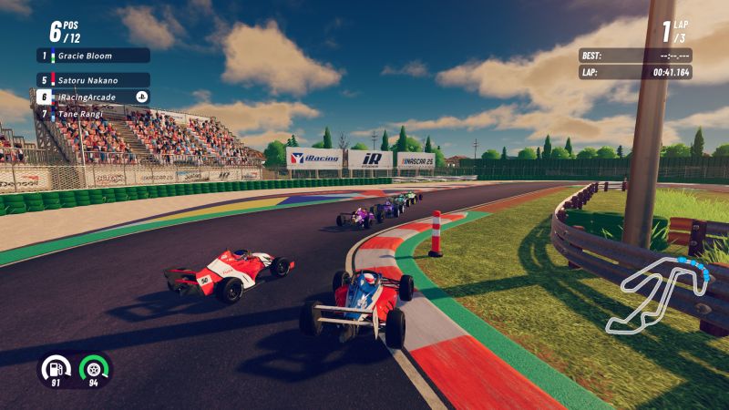 iRacing Arcade se estrena en consolas con pantalla dividida, nuevos circuitos y modo carrera