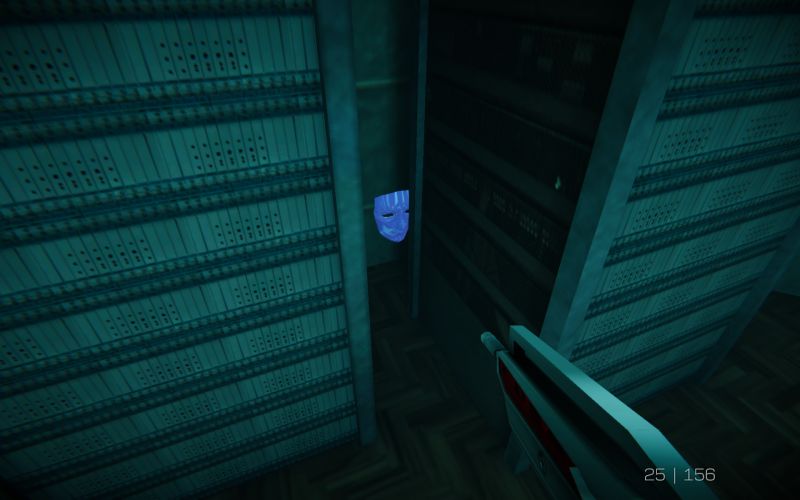 Secretos y coleccionables en Agent 64 Vista en primera persona descubriendo una máscara coleccionable oculta detrás de un panel secreto en la pared.