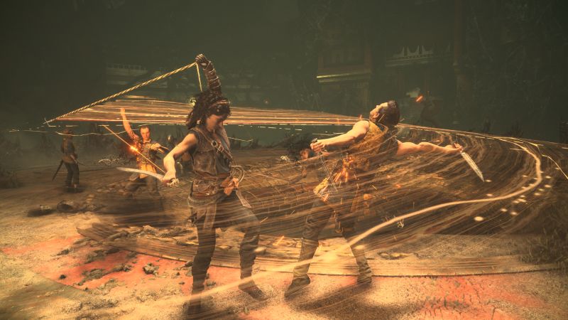 Sistema de combate directo y fluido Sophia ejecutando un ataque rápido de espada con un bucle de energía dorada alrededor de su enemigo durante un combate.