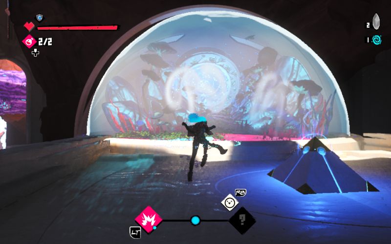 Exploración y portales de transición en Fading Echo One corriendo hacia una gran cúpula luminosa con vegetación y un portal al fondo dentro de una estructura arquitectónica antigua.
