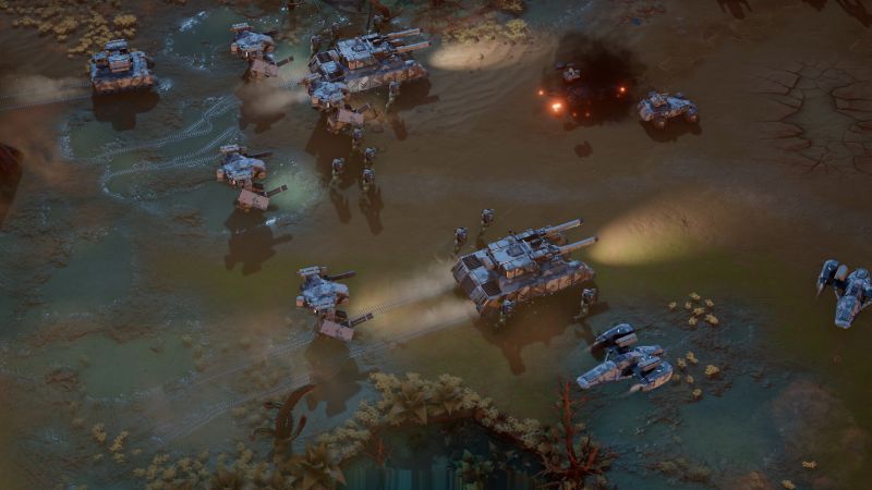 Despliegue de tropas blindadas terrestres Vista isométrica de un escuadrón blindado de tanques pesados y mechas bípedos avanzando a través de un terreno húmedo bajo luz nocturna.
