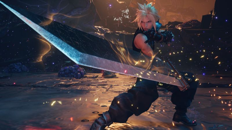 Final Fantasy VII Rebirth – Arte promocional Personaje de cabello rubio empuñando una espada enorme en una escena de acción con destellos y partículas.